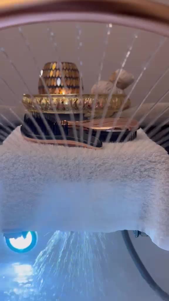 Rituel Head SPA — bain de vapeur et jets tièdes sur le cuir chevelu